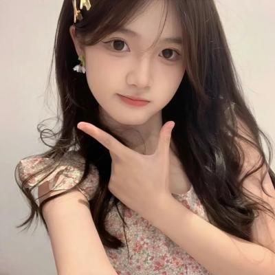 和红色中国人看电视